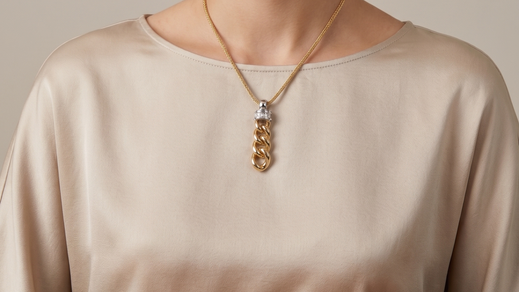 Link Pendant with 0.05ct Natural Diamonds